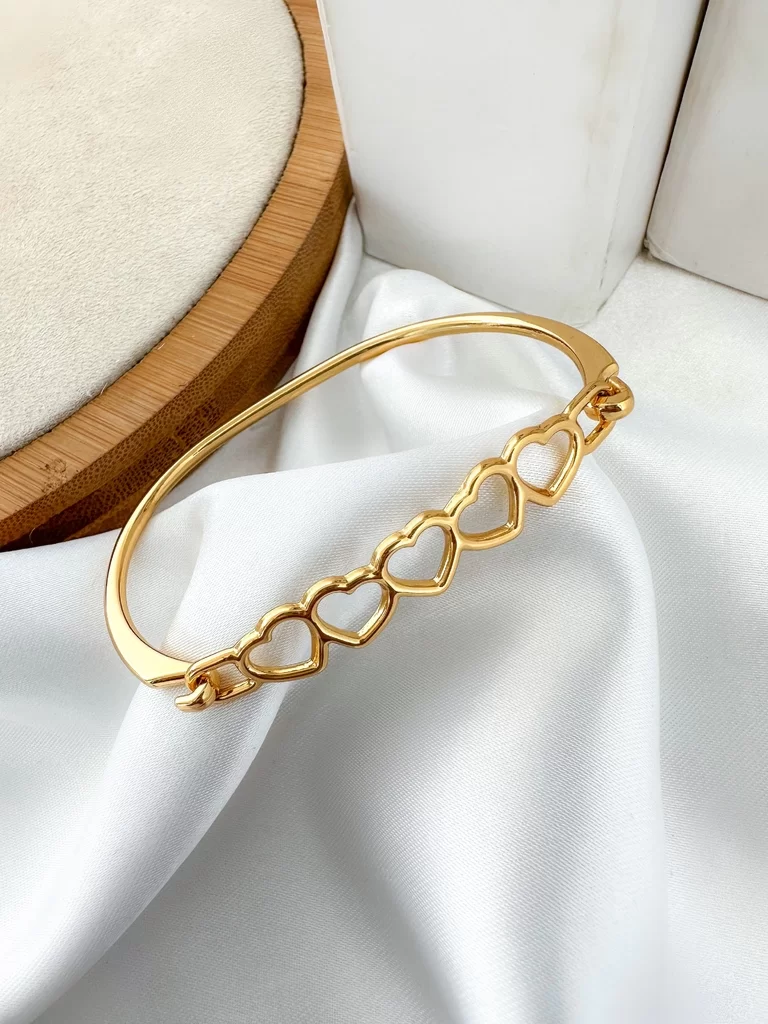 Bracelete Semi Joia corações vazados