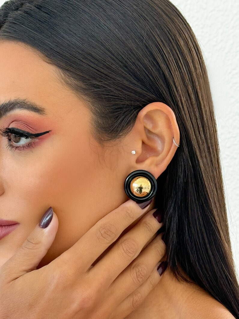 Brinco Semi joia Esferas lisa com Borda resinada