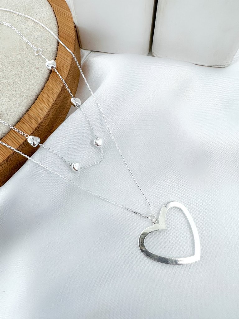 colar dois fios folheado a prata 925 elos pequenos com corações liso e pingente coração vazado